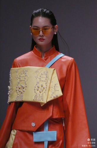 霓裳盛宴 解码时尚服装秀的幕后与高光时刻